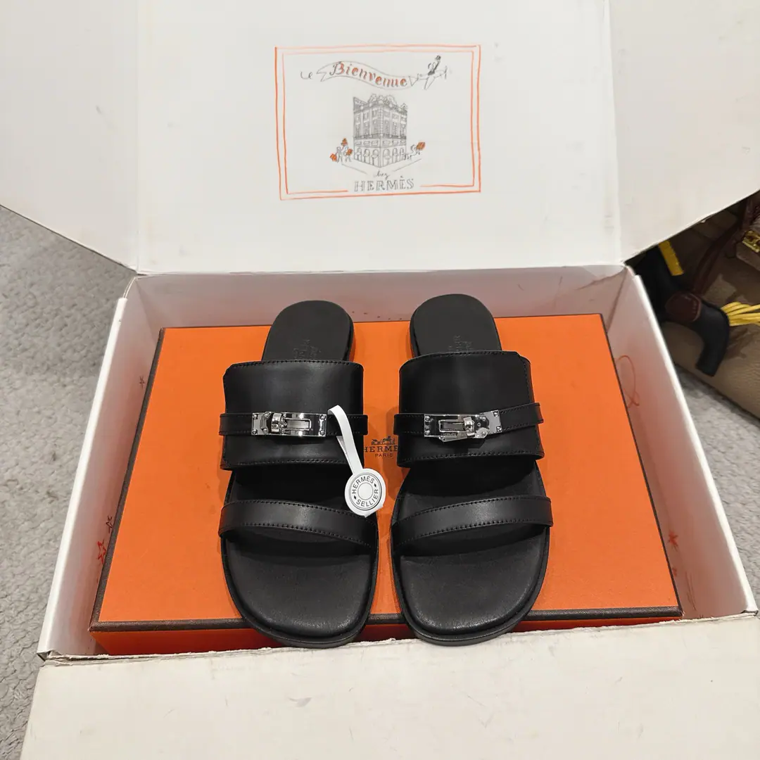 Get out of the factory. Hermes I'm in love with you, Max. Nina Shoes Series———————————Fashion is a lot more than a couple of days. It's super comfortable. Every detail is perfect. OriginalswiftCowskin./- Oh, Pete. Original1:1A sole shoe./Pure steelkellyThe hardware button./The original private model is a big one. ▪️SIZE: 35~41（40.41.42.Customize or not change）