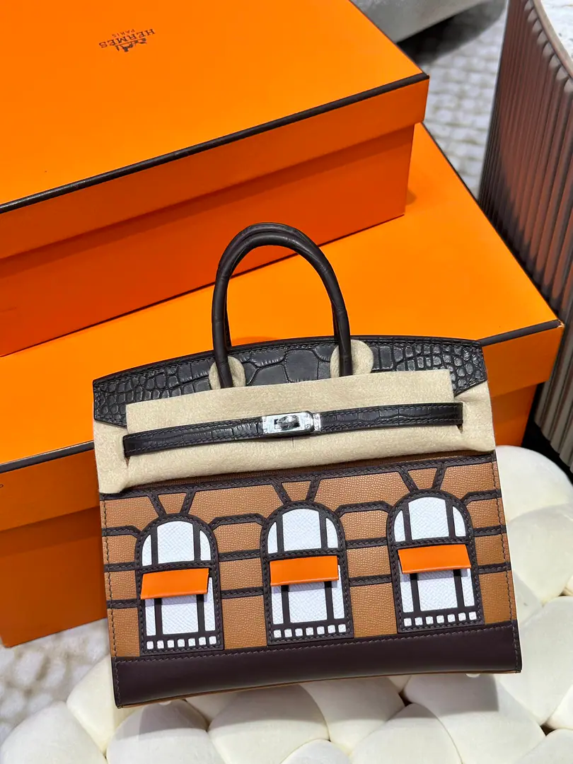 Curry house bags. 🏠 SuperLimit Current It's a beautiful, very collection house.🏠 birkin mini size 20cm 25cm The outer seams. It's so cute. Silver button.