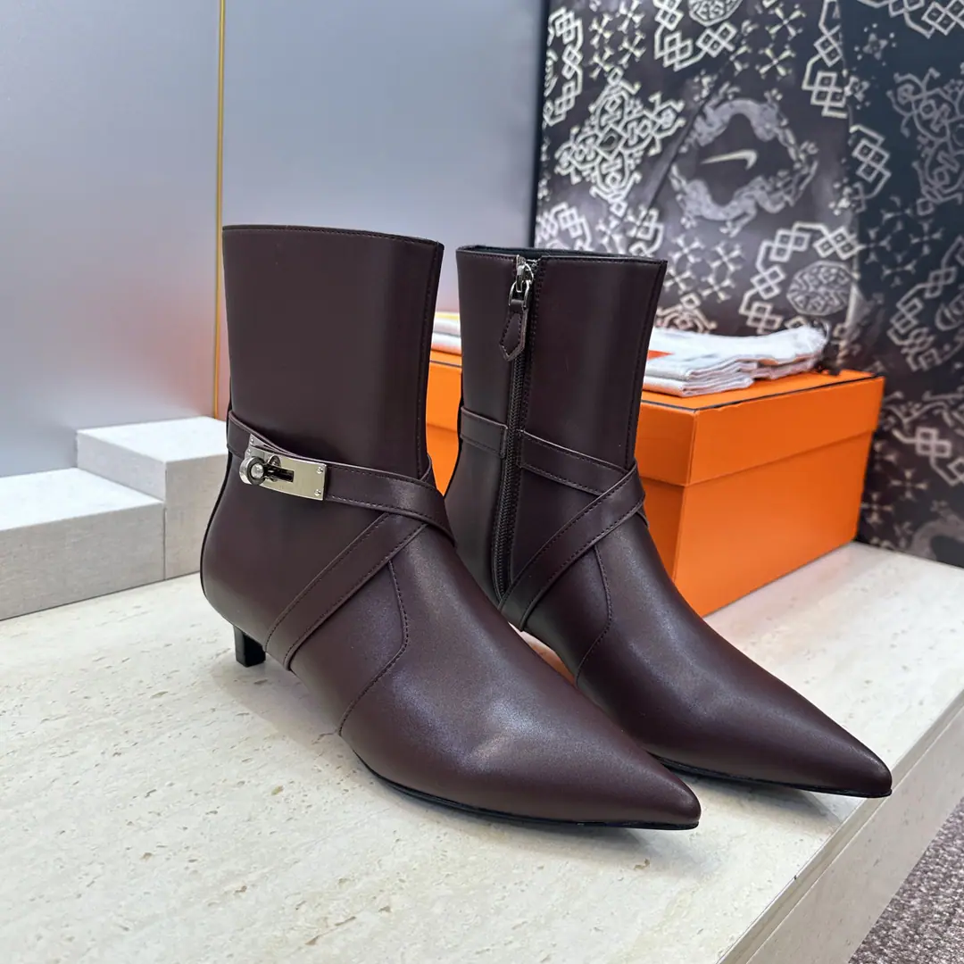 Plant prices HermesI'm in love with you, Max. 2026Autumn and winter money.Nice Crossing punk styleKellyAnd pull the naked female boots. HThe same letter as the star.logoChevalier boots with low and pointy heads. Material:I'll import a cow's skin on my shoe./Import sheep, skin.+In the skin of the watered cow.+Italy is a big-ass country. He's tall.:4CM Size: 35-39(34.40.41.42Custom without re-offer)