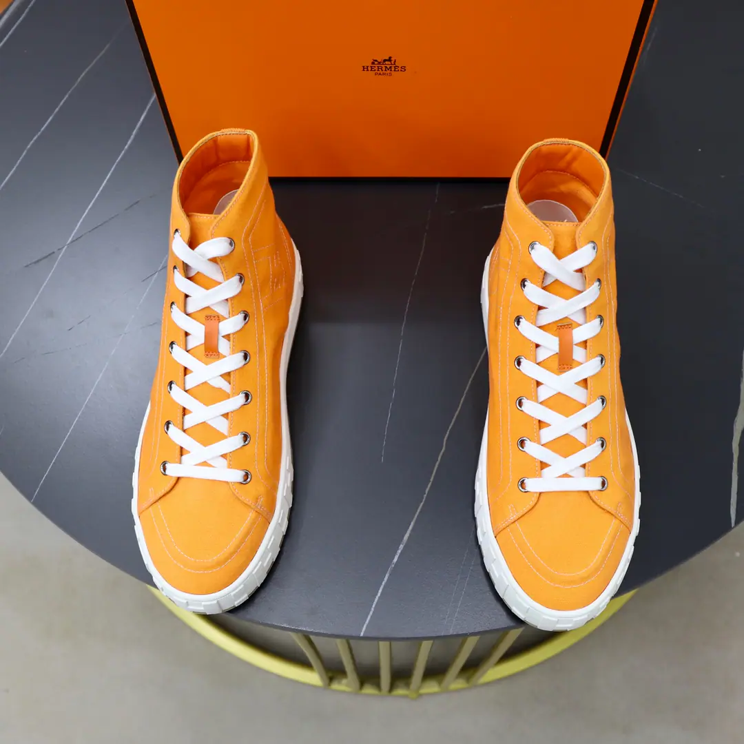 Hermes/I'm in love with you, Max. MaxiThe series of Chinese canvas shoes. Synchronise update of the network！ It's a season out.HermèsThe Gaussian canvas shoes., Reconstructing the contours of ancient costumes, A pair of pairs of shoes with a sharp-stacked ankle line. Cotton canvas shoes. Standard sports layout A very bright line of geometry., MarkerHThe tattooed rubber thick bottom., A light rubber shoe., - I'm gonna raise my self.buff, Comfortable step and recognition.. The Chinese version combines street with luxury., The tides unlock the multi-pronged thinking.: The work-winds and foot pants are lazy., The broad legs are full of loose and light luxury., The shorts and the ankles make a good teen.. I don't care if I travel., We're going out on a weekend visit., One pair.holdI live in a variety of shapes., Low profile, hidden brand quality., It's the year of the hairline and the actual wear.. Full package！ Size: 39-40-41-42-43-44 Standard leather shoe size. （38/45/46But it's not gonna be a change.） The cargo.: H261859 Black