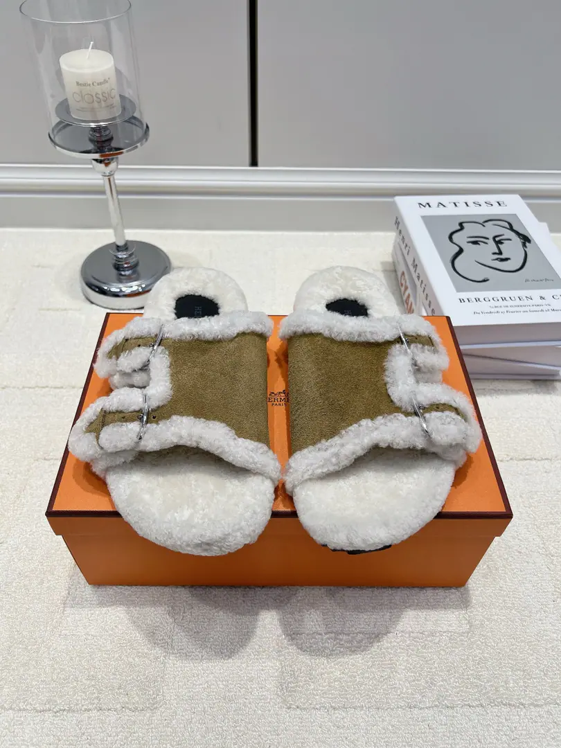 G HERMES I love Max Kacchi, and the fur is both buttoned and wearing slippers.26ss The ancient lull-in ceiling. I love the sheep and the wool so much that they know the autumn and winter. Low saturation khaki, leather-coat, Gentle and ancient., It's easy to fit in with all kinds of autumn clothes. All the stuff.+Full-feat-bed., Step on it and be soft., Heated and cured. Double rowable metal button, Fat feet., You can't control your feet without your feet. A toe-toe-toe-toe thing., It's easier to wear than to wear., Homemakers, Delivery, It's a good idea to go shopping. With big legs and jeans., Lazy knitting., Leisure pants., The French lightly tedious atmosphere is filled with a sense of joy. The wife's family name., Wearing a hundred bucks in the morning and autumn. ▪Shoe.: Cows and velvets. ▪Foot.: Lamb wool. ▪Otsumi!: Rubber Bottom ▪Codes: 35-42（40-42I'll make sure I don't change it.）