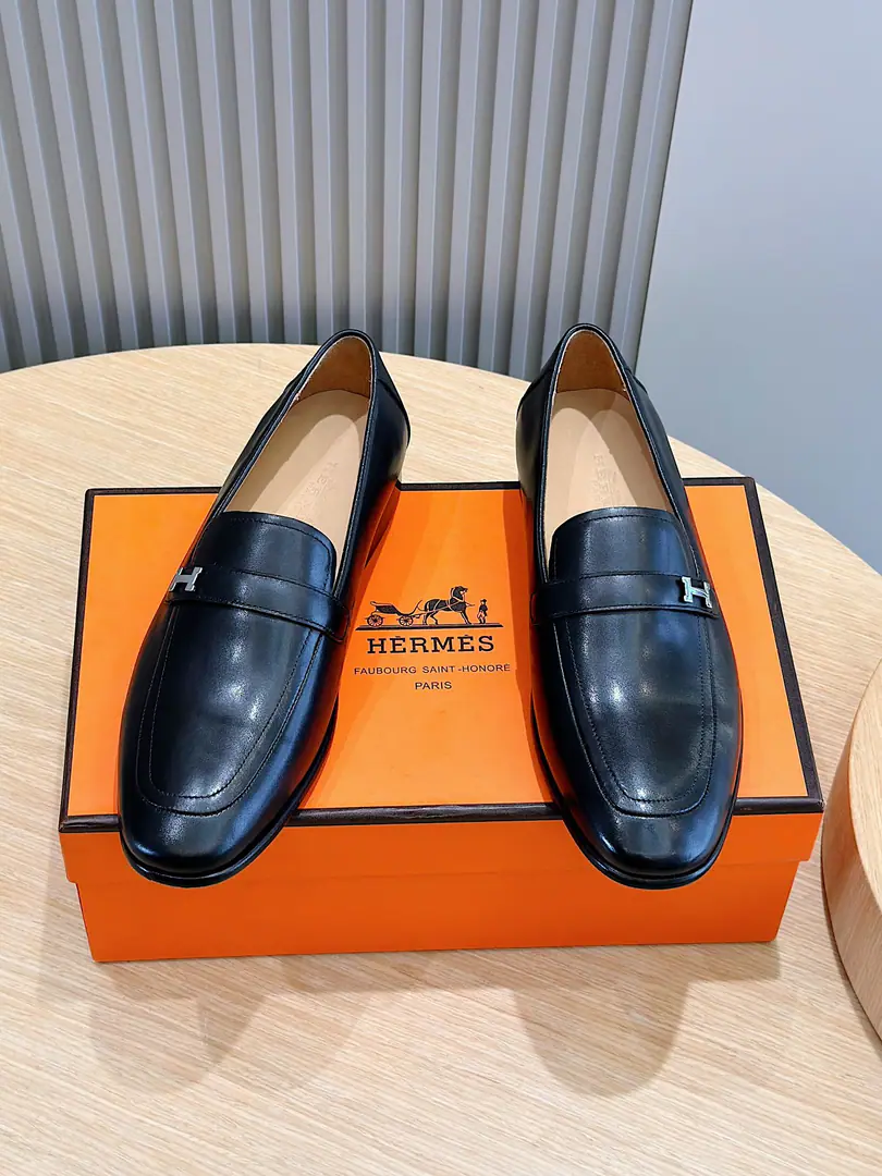 HermésI love horses.－That's a big one. A gentleman of grace., A pure handmade softness and a beautiful color.！Let's get these shoes., Take you back to the classics.. Imported cattle and shoes.＋In the cow's skin.＋That's a big one. Size:39-44(38.45Make a reservation.）