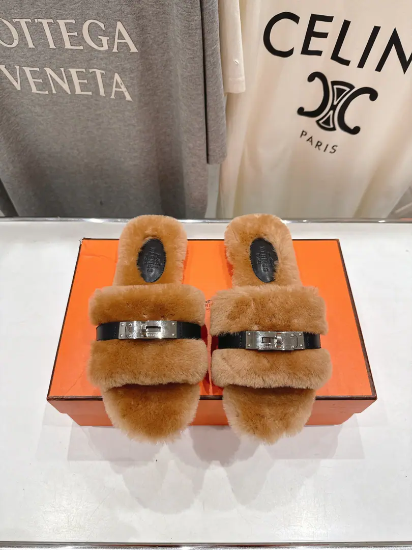 🏧𝗛𝗘𝗥𝗠𝗘𝗦ClassicHFurry slippers. The king blew it up.HTow You're a lazy man.‼️A classic short book.HModel Physical feet are really good., Slender white. Super-biggy lady slippers imported wool into Australia. The upper foot is so cozy.👍 Italian imports are so thick. Size: 35-42 [40.41.42Custom]