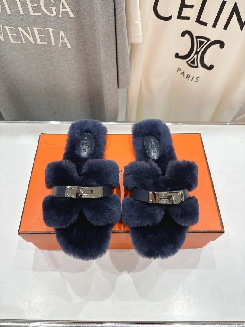 🏧𝗛𝗘𝗥𝗠𝗘𝗦ClassicHFurry slippers. The king blew it up.HTow You're a lazy man.‼️A classic short book.HModel Physical feet are really good., Slender white. Super-biggy lady slippers imported wool into Australia. The upper foot is so cozy.👍 Italian imports are so thick. Size: 35-42 [40.41.42Custom]