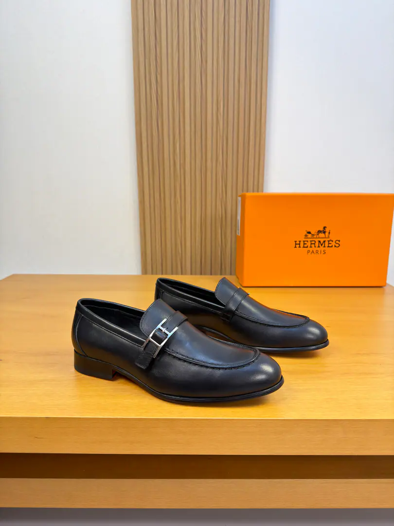 【 HERMES】I'm in love with you, Max. High-end quality Original List·- It's a leather shoe. Shoe.: 🔝Napa Skin., Shoe Dan..Sewing process for the outer car, Brand metal buttons and cross-arms decoration Uchi.: Water-tied cow skin. Otsumi!: It's so light.TPR·Rubber. Combining is a big-ass skin. Super-high-quality control.·- I'm doing a little work.: Highlight(High-end·- How expensive.·Slot) Size: 39-44（38, 45, 46, Make a reservation.)·H0230