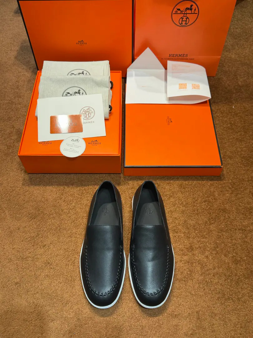 Hermes bouningMen's sneakers.-The bottom of the cow's skin. Original purchase, 1: 1Repeat, That's what you're after. Pipskin and cow-skins.. 😍😍😍 Light Shoe Bottom Decoration Smatch, Make a hundred fashion styles.. ❤️ White rubber soles. Black rubber mooring on front end, Rear-end hurricane ash rubber mooring Hurricane Grey Lamb's inner and inner skin👏👏👏 Size:39-44（38.45.46Do it.） Full package📦