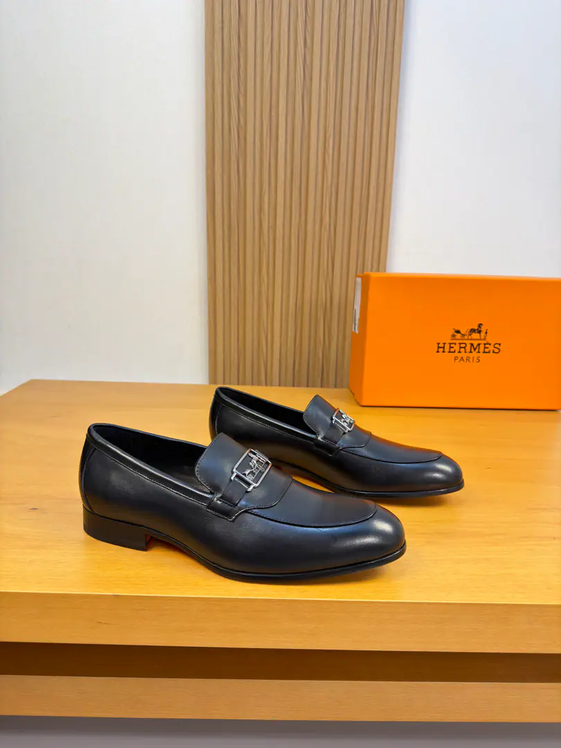 【 HERMES】I'm in love with you, Max. High-end quality Original List·- It's a leather shoe. Shoe.: 🔝Napa Skin., Shoe Dan..Sewing process, Brand metal buttons and cross-arms decoration Uchi.: Water-tied cow skin. Otsumi!: It's so light.TPR·Rubber. Combining is a big-ass skin. Super-high-quality control.·- I'm doing a little work.: Highlight(High-end·- How expensive.·Slot) Size: 39-44（38, 45, 46, Make a reservation.)·H0230