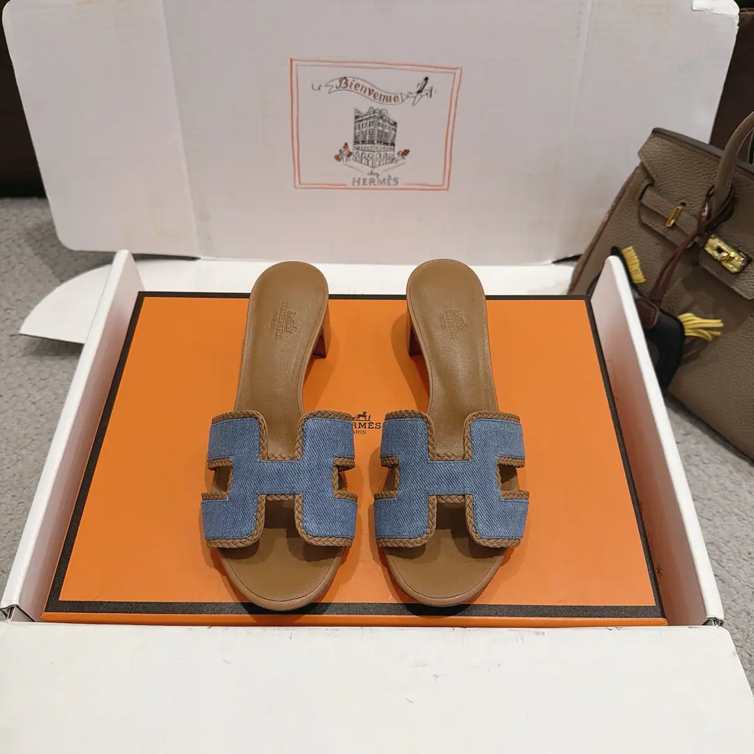 Get out of the factory. Hermes I'm in love with you, Max.HShoes.Oasis Shoes Series———————————Fashion is a lot more than a couple of days. It's super comfortable. Every detail is perfect. OriginalswiftCowskin. Original1:1A sole shoe./The original is really a big one. ▪️He's tall.: 4.5cm ▪️Packaging: There's two pairs of shoes.HHome series of scarfs. ▪️SIZE: 34~42（34.40.41.42.43Customize or not change）