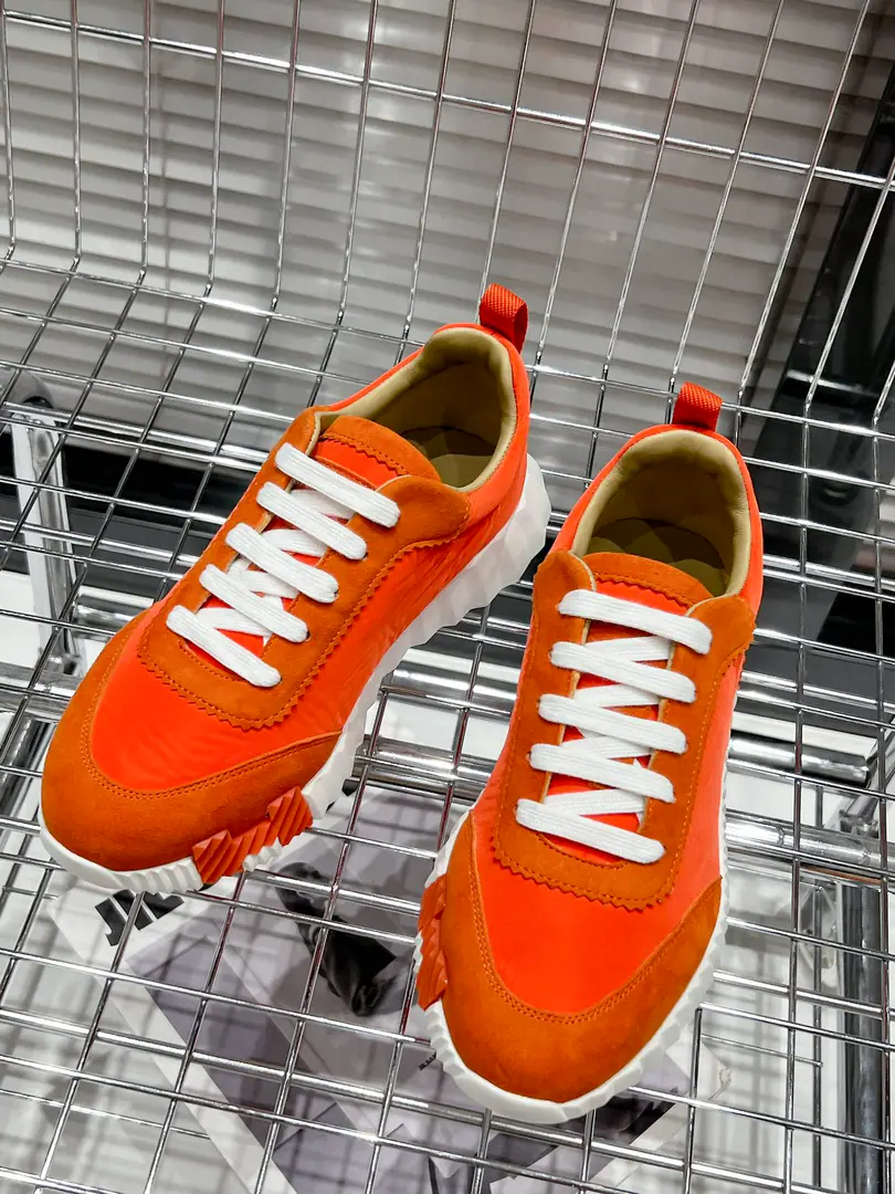 Top Version🆚 【Hermes 】22 fe new arrival~Autumn and winter money. Bouncing Couples.👫Sports shoes The most comfortable shoes in love with horses., No, I don't.1⃣️, It's a nice, light foot., You don't get tired of shopping.👍 The whole thing. The hand feels good., She's beautiful and she's got a lot of clothes., It's light and comfortable. It's so light. Sports and leisure are the two things. Step on it.💩That's great.！ 30+The match between the sexes..You can choose whatever you want., There's always something you want.~ ✔️Fabulous.:The Queen of the High-Silenced Lamb.+Original single-blue sheet ✔️Uchi.:The imported inlet was for silk and sheep. ✔️Otsumi!:AdoptionIP+TPU(Multi-colour Letters)German technology exposure machine seamlessly combined ✔️Codes:Women35-41Men38-46 🎁Top class. Synchronize full packaging