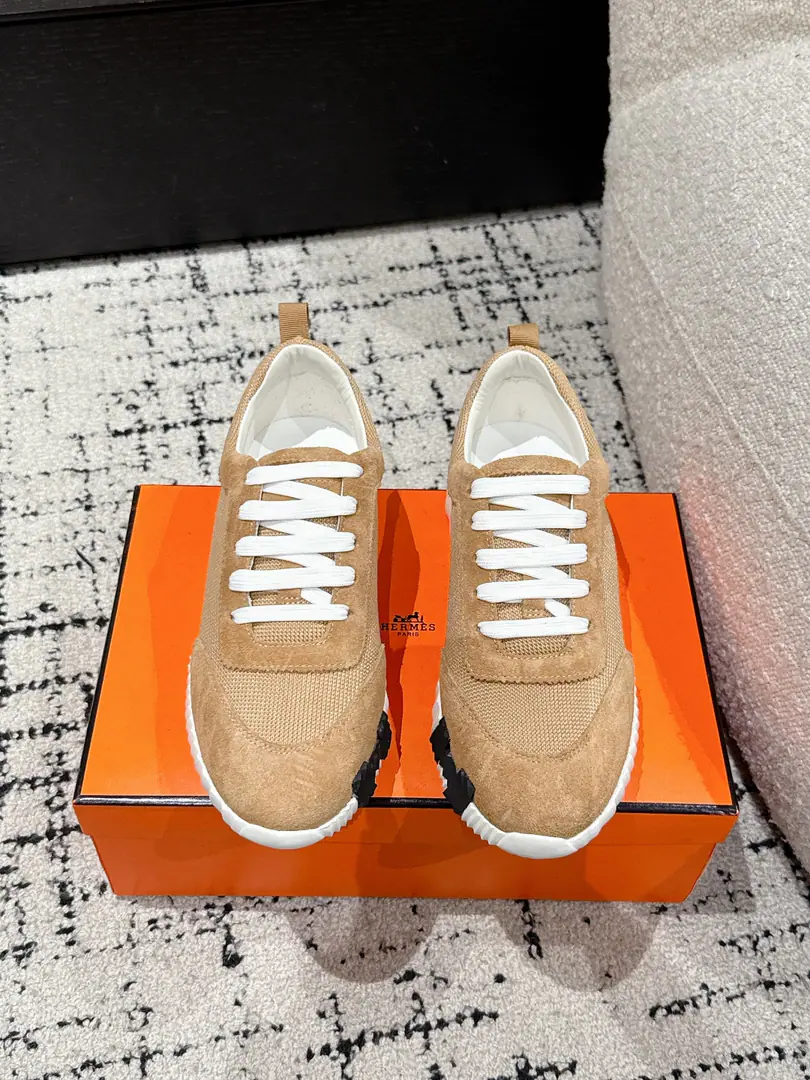 #Top Version Couple money. Hermes I'm in love with you, Max. 25/ Bouncing Couples. Sports Leisure shoes. The most comfortable shoes in love with horses., No, I don't.1⃣️, It's a nice, light foot., You don't get tired of shopping.👍Bullskins.+Wire Nice touch., She's beautiful and she's got a lot of clothes., It's light and comfortable. It's so light. Sports and leisure are the two things. Step on it.💩That's great.！ ✔️Fabulous.:Imported cattle skin+Wire ✔️Uchi.:The imported inlet was for silk and sheep. ✔️Otsumi!:AdoptionIP+TPU(Multi-colour Letters)German technology exposure machine seamlessly combined ✔️Size:#35-46(Women40.41Men45.46Do it.) 🎁Top class. Synchronize full packaging