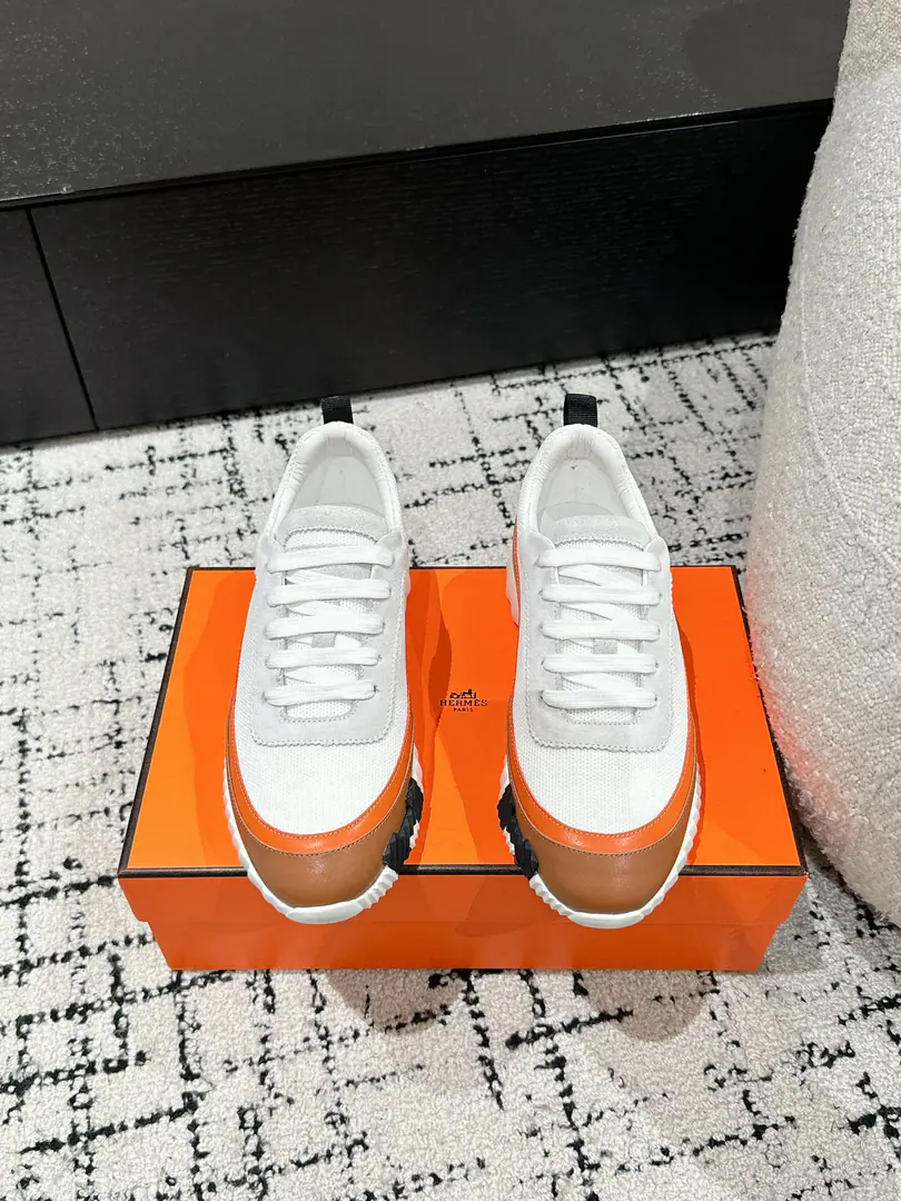 ¥ #Top Version Couple money. Hermes I'm in love with you, Max. 24/ fe new arrival~ Autumn and winter money. Bouncing Couples.👫Sports Leisure shoes. The most comfortable shoes in love with horses., No, I don't.1⃣️, It's a nice, light foot., You don't get tired of shopping.👍 Bullskins.+Wire Nice touch., She's beautiful and she's got a lot of clothes., It's light and comfortable. It's so light. Sports and leisure are the two things. Step on it.💩That's great.！ ✔️Fabulous.:Imported cattle skin+Wire ✔️Uchi.:The imported inlet was for silk and sheep. ✔️Otsumi!:AdoptionIP+TPU(Multi-colour Letters)German technology exposure machine seamlessly combined ✔️Size:#35-46(Women40.41Men45.46Do it.) 🎁Top class. Synchronize full packaging