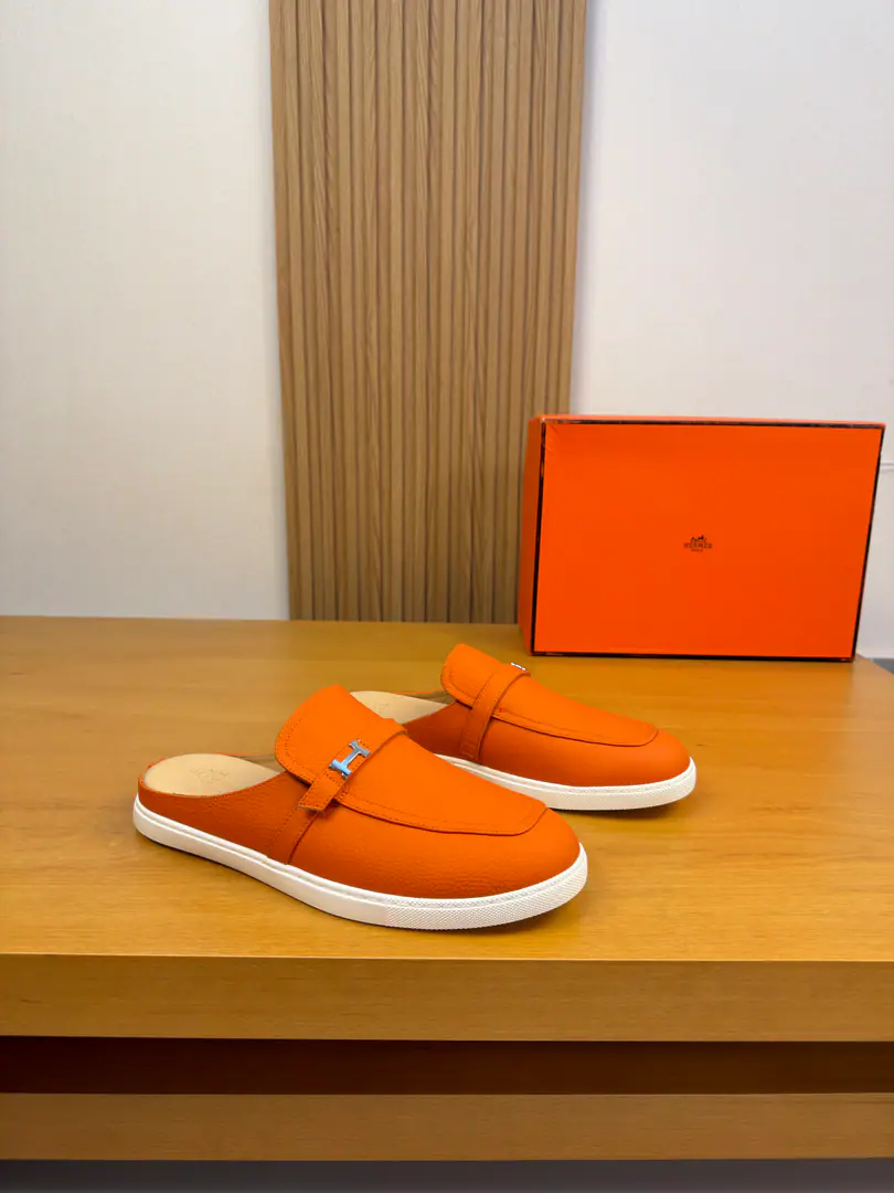 【 HERMES】I'm in love with you, Max. High-end quality Original List·I'm gonna take a little bit of a slipper. Shoe.: Original🔝Skin of a stale calf., Shoe Dan..Brand metal buttons and cross-arms decoration Uchi.: Water-tied cow skin. Otsumi!: Ultra Light OriginalTPR.Rubber. Form Super-high-quality control.·- I'm doing a little work.: Highlight(High-end·- How expensive.·Slot) Size: 39-44（38.45.46.Make a reservation.)·H0231