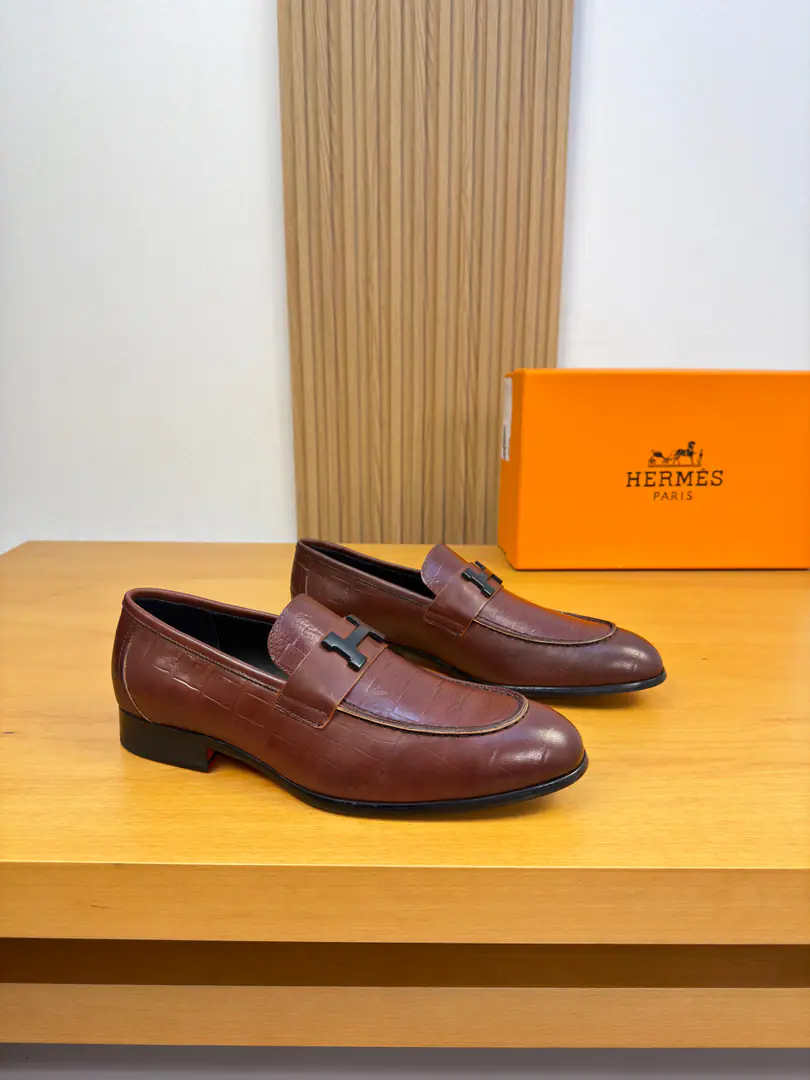 【 HERMES】I'm in love with you, Max. High-end quality Original List·- It's a leather shoe. Shoe.: 🔝Rock-storyed little cow skin., Shoe Dan..Sewing process for the outer car, Brand metal buttons and cross-arms decoration Uchi.: Water-tied cow skin. Otsumi!: It's so light.TPR·Rubber. Combining is a big-ass skin. Super-high-quality control.·- I'm doing a little work.: Highlight(High-end·- How expensive.·Slot) Size: 39-44（38, 45, 46, Make a reservation.)·H0230