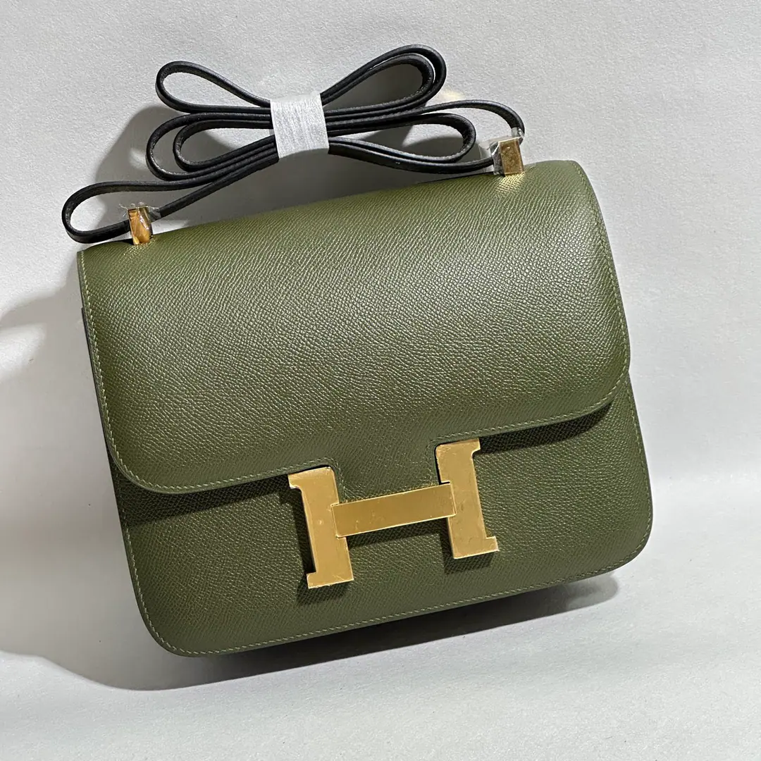 Constance 24#The jungle is green. Gold button. FranceHaasOriginal plantEpsomPee.🐂 The inside sheep.🐑Hand-sew waxes are all hand-made.🪡 All steel hardware. Current
