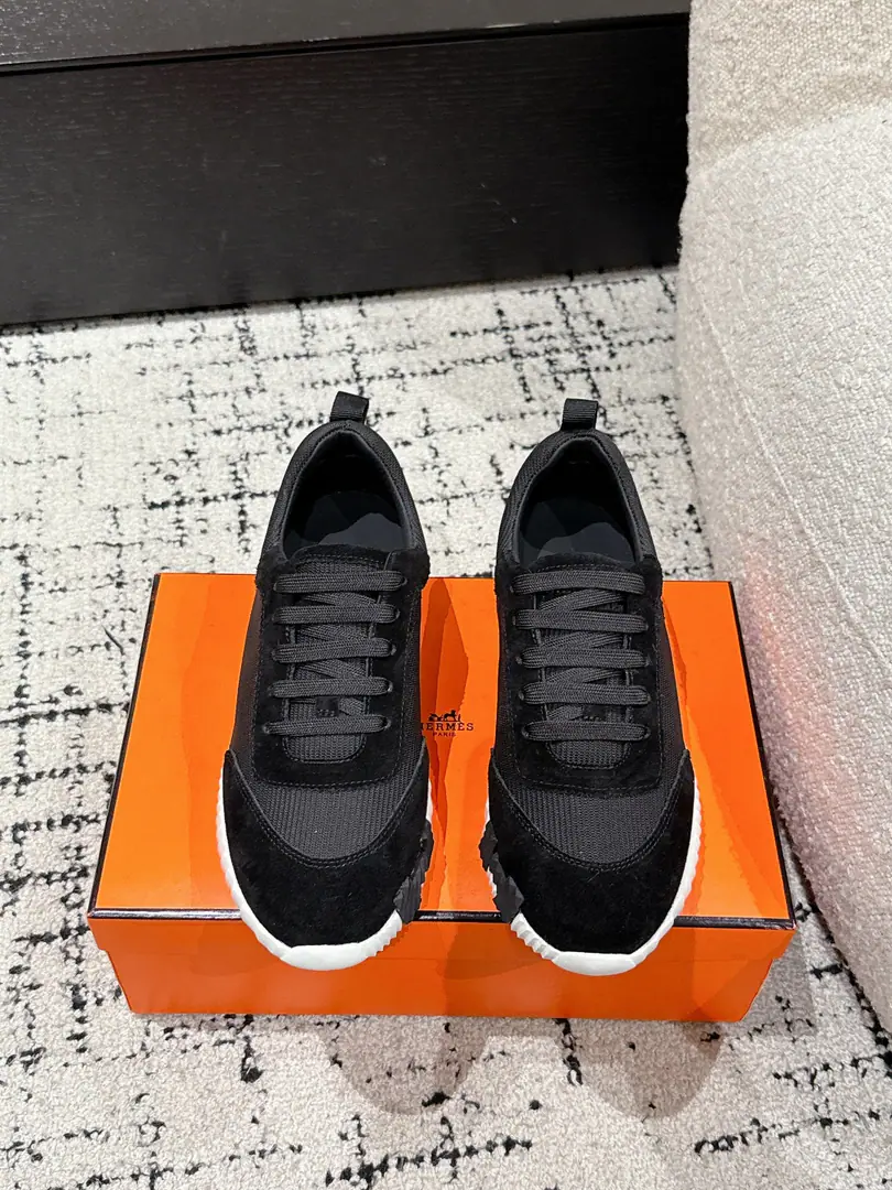 #Top Version Couple money. Hermes I'm in love with you, Max. 25/ Bouncing Couples. Sports Leisure shoes. The most comfortable shoes in love with horses., No, I don't.1⃣️, It's a nice, light foot., You don't get tired of shopping.👍Bullskins.+Wire Nice touch., She's beautiful and she's got a lot of clothes., It's light and comfortable. It's so light. Sports and leisure are the two things. Step on it.💩That's great.！ ✔️Fabulous.:Imported cattle skin+Wire ✔️Uchi.:The imported inlet was for silk and sheep. ✔️Otsumi!:AdoptionIP+TPU(Multi-colour Letters)German technology exposure machine seamlessly combined ✔️Size:#35-46(Women40.41Men45.46Do it.) 🎁Top class. Synchronize full packaging