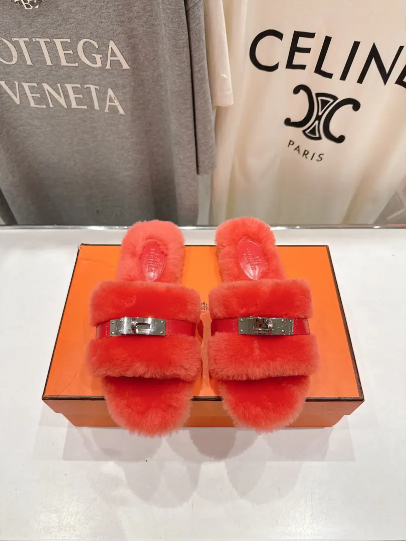 🏧𝗛𝗘𝗥𝗠𝗘𝗦ClassicHFurry slippers. The king blew it up.HTow You're a lazy man.‼️A classic short book.HModel Physical feet are really good., Slender white. Super-biggy lady slippers imported wool into Australia. The upper foot is so cozy.👍 Italian imports are so thick. Size: 35-42 [40.41.42Custom]