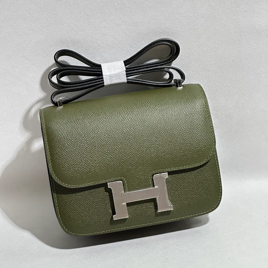 Constance 19#The jungle is green. Silver button. FranceHaasOriginal plantEpsomPee.🐂 The inside sheep.🐑Hand-sew waxes are all hand-made.🪡 All steel hardware. Current