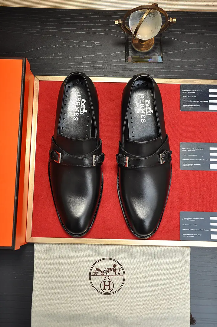 Get out of the factory. 【I'm in love with you, Max. HERMES】（In the cow's skin.）🍀Italian luxury.🍀He doesn't want the new style and the fancy colors., With its perfectness., Elegance, The classic style attracts the best of successful men.！This one's very, very comfortable., A simple and steady style would allow you to match any style.！The original version of the original version is not available.1:1Fine, We're more sophisticated in material., Imported cattle skin+In the cow's skin.💪💪💪It's a very good feeling.👍！.Black Brown. Codes: 38One.45(45Custom)