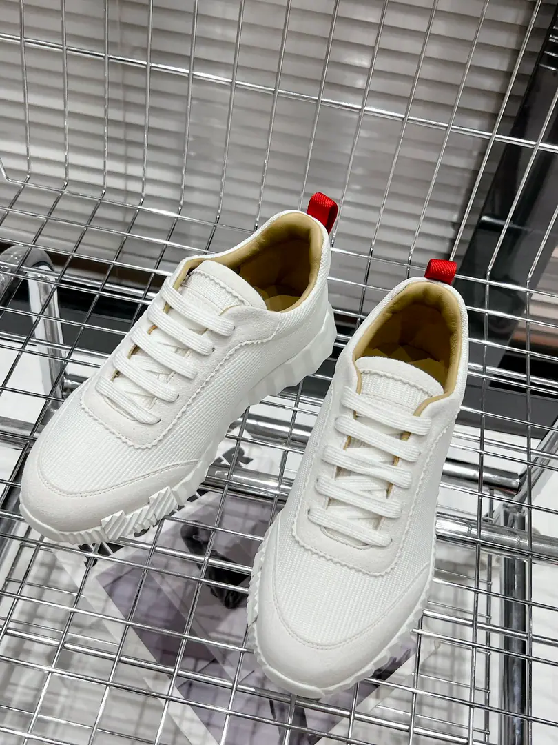 Top Version🆚 【Hermes 】22 fe new arrival~Autumn and winter money. Bouncing Couples.👫Sports shoes The most comfortable shoes in love with horses., No, I don't.1⃣️, It's a nice, light foot., You don't get tired of shopping.👍 The whole thing. The hand feels good., She's beautiful and she's got a lot of clothes., It's light and comfortable. It's so light. Sports and leisure are the two things. Step on it.💩That's great.！ 30+The match between the sexes..You can choose whatever you want., There's always something you want.~ ✔️Fabulous.:The Queen of the High-Silenced Lamb.+Original single-blue sheet ✔️Uchi.:The imported inlet was for silk and sheep. ✔️Otsumi!:AdoptionIP+TPU(Multi-colour Letters)German technology exposure machine seamlessly combined ✔️Codes:Women35-41Men38-46 🎁Top class. Synchronize full packaging