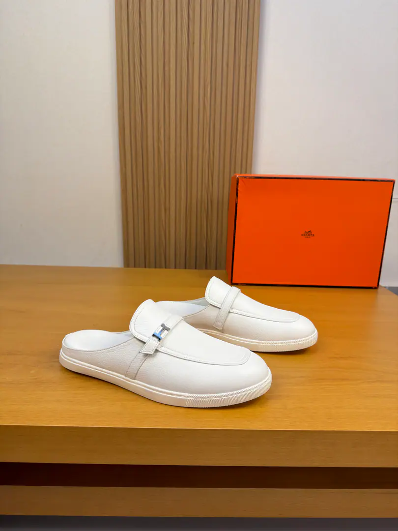 【 HERMES】I'm in love with you, Max. High-end quality Original List·I'm gonna take a little bit of a slipper. Shoe.: Original🔝Skin of a stale calf., Shoe Dan..Brand metal buttons and cross-arms decoration Uchi.: Water-tied cow skin. Otsumi!: Ultra Light OriginalTPR.Rubber. Form Super-high-quality control.·- I'm doing a little work.: Highlight(High-end·- How expensive.·Slot) Size: 39-44（38.45.46.Make a reservation.)·H0231