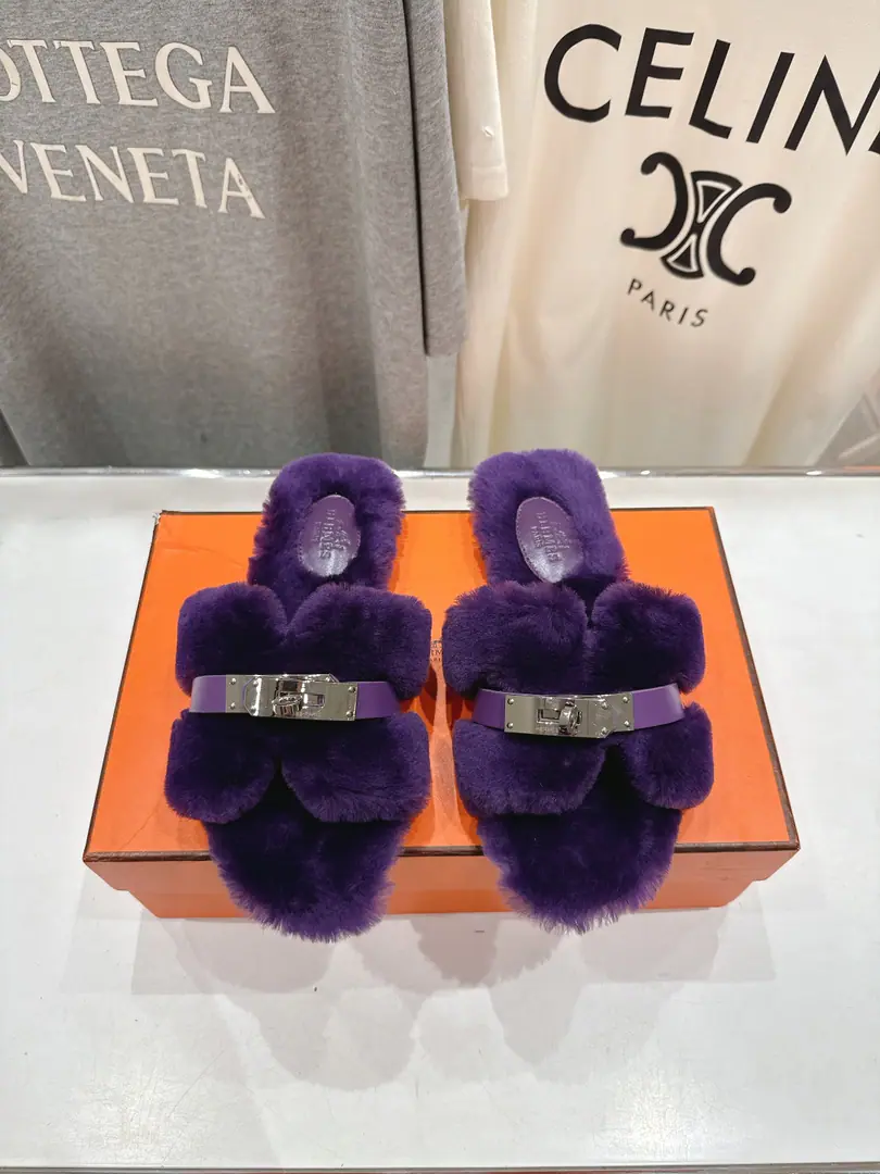 🏧𝗛𝗘𝗥𝗠𝗘𝗦ClassicHFurry slippers. The king blew it up.HTow You're a lazy man.‼️A classic short book.HModel Physical feet are really good., Slender white. Super-biggy lady slippers imported wool into Australia. The upper foot is so cozy.👍 Italian imports are so thick. Size: 35-42 [40.41.42Custom]