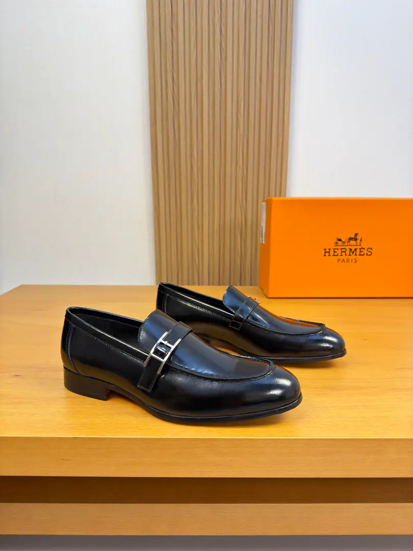 【 HERMES】I'm in love with you, Max. High-end quality Original List·- It's a leather shoe. Shoe.: 🔝Open the bouquet., Shoe Dan..Sewing process for the outer car, Brand metal buttons and cross-arms decoration Uchi.: Water-tied cow skin. Otsumi!: It's so light.TPR·Rubber. Combining is a big-ass skin. Super-high-quality control.·- I'm doing a little work.: Highlight(High-end·- How expensive.·Slot) Size: 39-44（38, 45, 46, Make a reservation.)·H0230