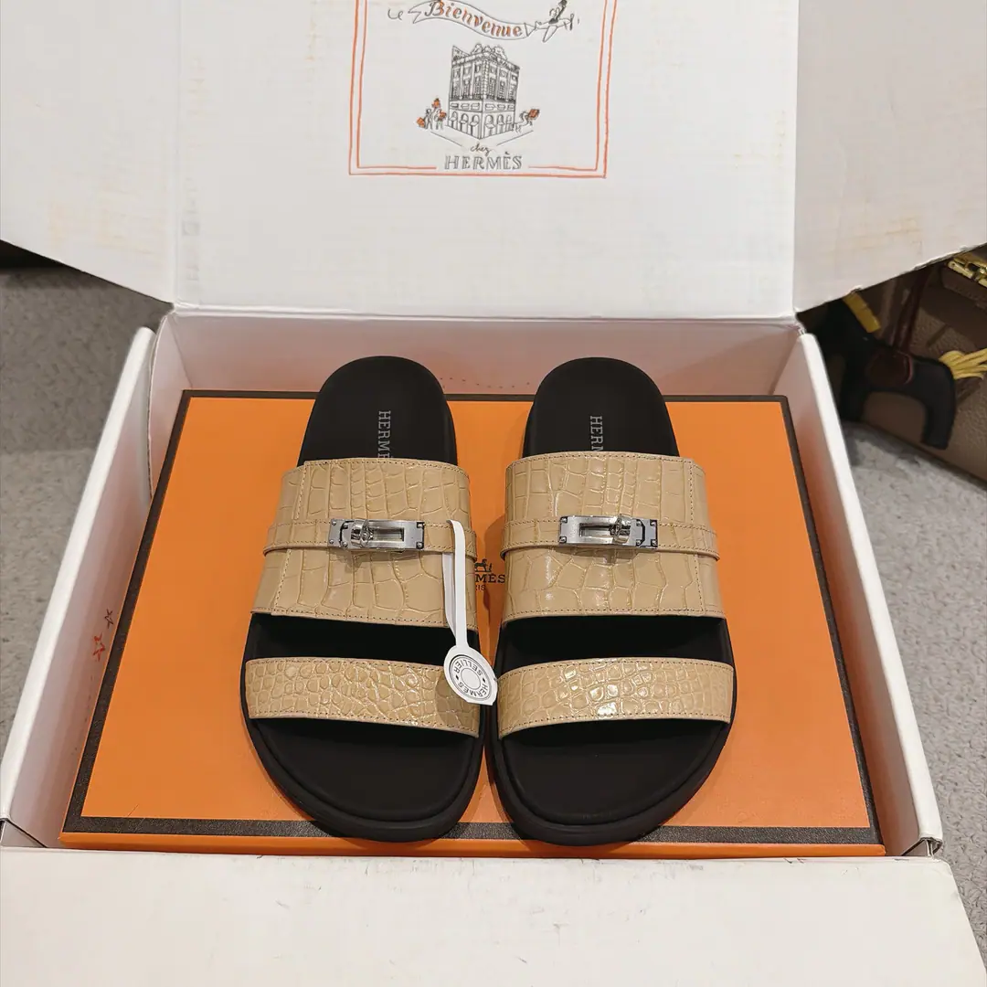The big and big crocodile skins out of the factory. Men➕Hermes Shoes. Uncle's slippers. ♪ Fresh and fresh ♪ ～The fashion is so refreshing. Not much to explain., I know everything I've bought., Customized steel pureKellyDeduction of hardware accessories ✅TPUSlipboard Base ✅Female size35-39 （40.41.42I'll make sure I don't change it.）Men:40~44（45.46Customize or not change） ✅With double bags..Card.Certificate.Handbag.