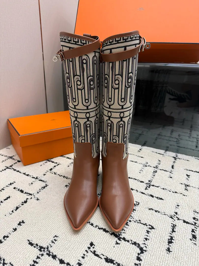 Top VersionHemers🧡I'll get what I'm seeing. kellyMetal button boots./Boots Series Autumn and winter money. HERMESThe price of the old boots and boots is close.2WThe high price of the boot is naturally unique in its process and quality, and all the leather is custom-made for import., The inside materials are also custom-made cattle skin.,, You'll have to make provisions for everything in a good fit., And the style is always worn in the boots of knights who never wear out of fashion. Shoe.: Original cow skin Uchi.: Importing cattle and skins Otsumi!: That's a little skin. Codes: 35–39（40.41.42No, no, no, no, no.)