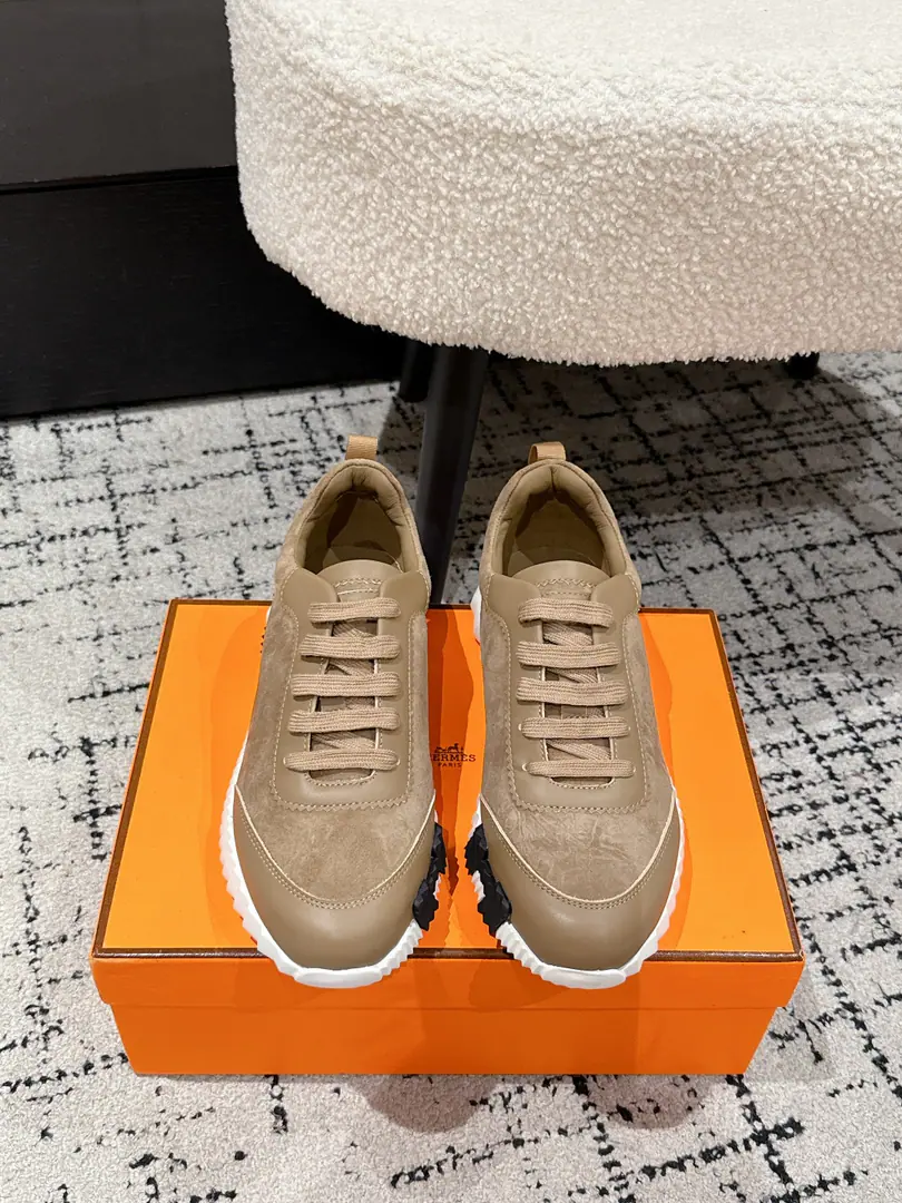 #Top Version Couple money. Hermes I'm in love with you, Max. 25/ Bouncing Couples. Sports Leisure shoes. The most comfortable shoes in love with horses., No, I don't.1⃣️, It's a nice, light foot., You don't get tired of shopping.👍Bullskins.+Wire Nice touch., She's beautiful and she's got a lot of clothes., It's light and comfortable. It's so light. Sports and leisure are the two things. Step on it.💩That's great.！ ✔️Fabulous.:Imported cattle skin/Cow-feat. ✔️Uchi.:The imported inlet was for silk and sheep. ✔️Otsumi!:AdoptionIP+TPU(Multi-colour Letters)German technology exposure machine seamlessly combined ✔️Size:#35-46(Women40.41Men45.46Do it.) 🎁Top class. Synchronize full packaging