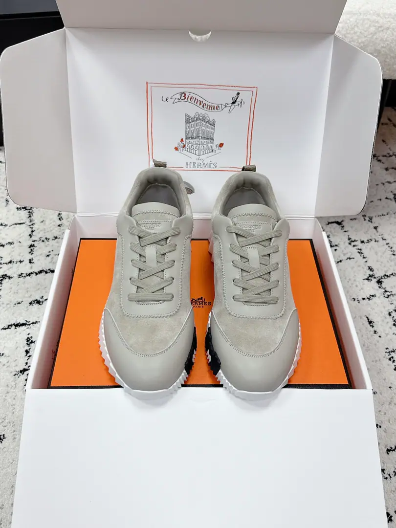 Aircraft box+20 #Requisition of couples Hermes I'm in love with you, Max. 26/ Bouncing Couples. Sports Leisure shoes. Original procurement development Original version one to one. Good stuff is not afraid of late.💗 ❤️Welcome to the comparison of quality material details.🆚 The most comfortable shoes in love with horses., No, I don't.1⃣️, It's a nice, light foot., You don't get tired of shopping.👍Bullskins.+Wire Nice touch., She's beautiful and she's got a lot of clothes., It's light and comfortable. It's so light. Sports and leisure are the two things. Step on it.💩That's great.！ ✔️Fabulous.: Original customized imports of cattle skin/Cow-feat. ✔️Uchi.: The imported inlet was for silk and sheep. ✔️Otsumi!: AdoptionIP+TPU(Multi-colour Letters)German technology exposure machine seamlessly combined ✔️Size: #35-46(Women40.41Men45.46Do it.)