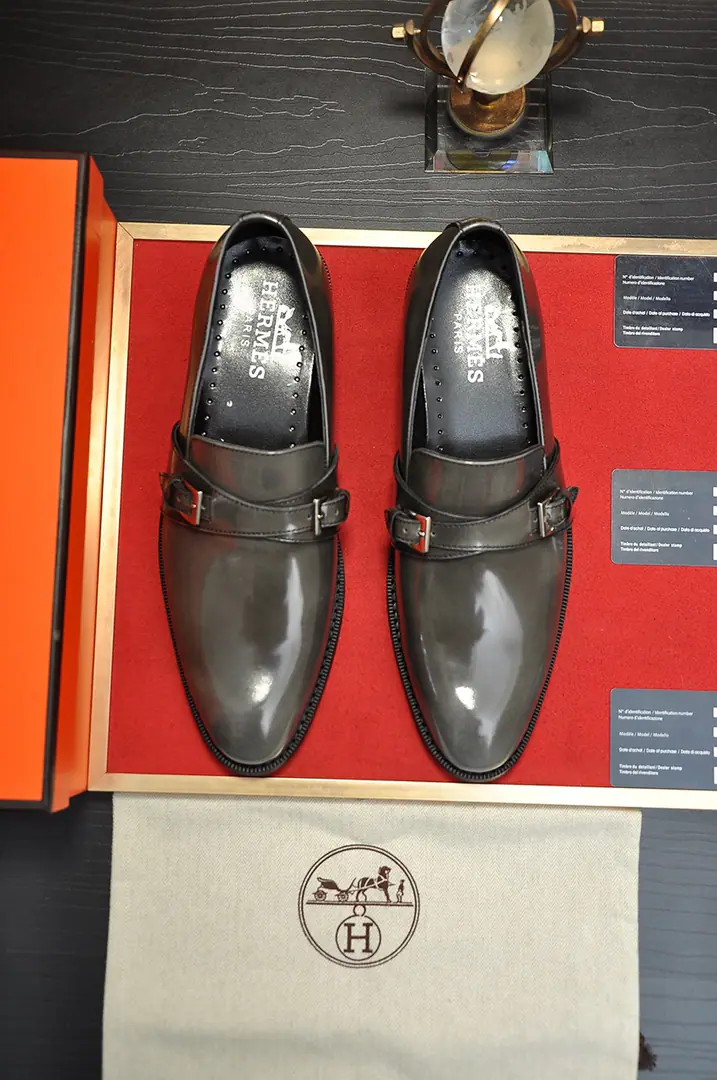 Get out of the factory. 【I'm in love with you, Max. HERMES】（In the cow's skin.）🍀Italian luxury.🍀He doesn't want the new style and the fancy colors., With its perfectness., Elegance, The classic style attracts the best of successful men.！This one's very, very comfortable., A simple and steady style would allow you to match any style.！The original version of the original version is not available.1:1Fine, We're more sophisticated in material., Imported cattle skin+In the cow's skin.💪💪💪It's a very good feeling.👍！.Black Brown. Codes: 38One.45(45Custom)