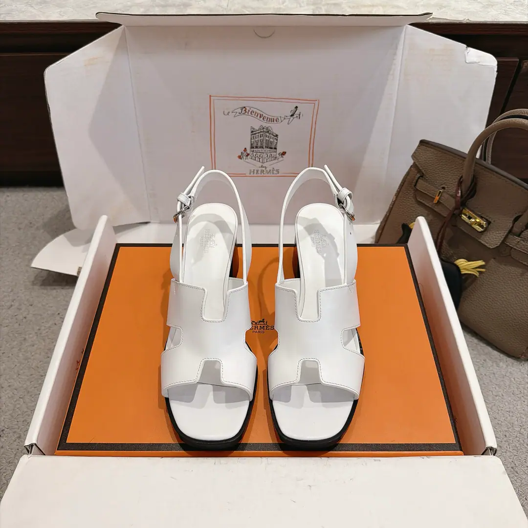 Get out of the factory. Hermes Helia 60Shoes Series ———————————Fashion is a lot more than a couple of days. It's super comfortable. Every detail is perfect. Original CustomiseNappaCowskin./I'm a sheep-skinner./Original private model heels. ▪️He's tall.: 6cm ▪️Otsumi!: The original is a very big one. ▪️SIZE: 35~41（40.41.Customize or not change）