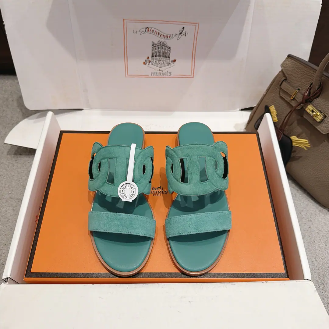 Get out of the factory. Hermes I'm in love with you, Max. Laguna Shoes Series———————————Fashion is a lot more than a couple of days. It's super comfortable. Every detail is perfect. OriginalswiftCowskin./- Oh, Pete. Original1:1A sole shoe./The original private model is a big one. ▪️SIZE: 35~41（40.41.42Customize or not change）