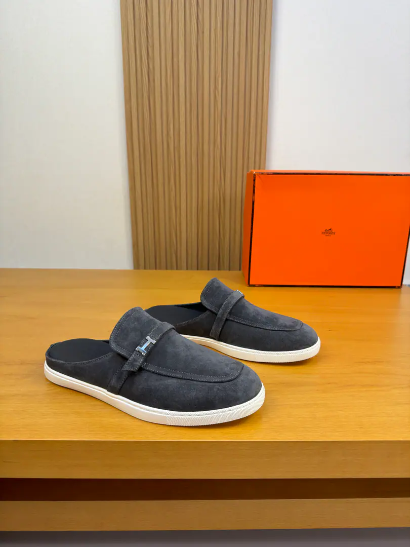 【 HERMES】I'm in love with you, Max. High-end quality Original List·I'm gonna take a little bit of a slipper. Shoe.: Original🔝High-swilight revelling cow skin., Shoe Dan..Brand metal buttons and cross-arms decoration Uchi.: Water-tied cow skin. Otsumi!: Ultra Light OriginalTPR.Rubber. Form Super-high-quality control.·- I'm doing a little work.: Highlight(High-end·- How expensive.·Slot) Size: 39-44（38.45.46.Make a reservation.)·H0231