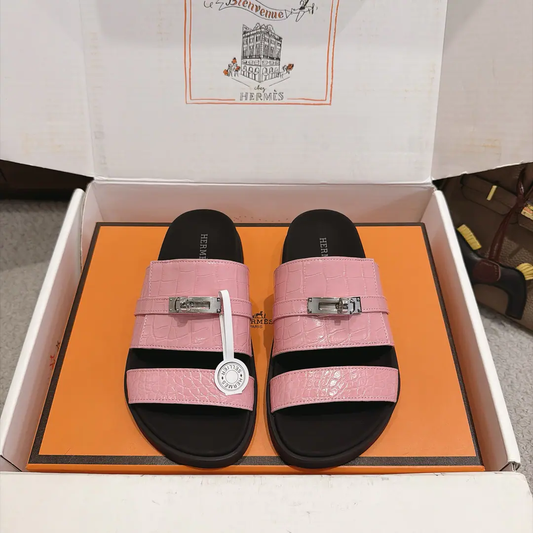 The big and big crocodile skins out of the factory. Men➕Hermes Shoes. Uncle's slippers. ♪ Fresh and fresh ♪ ～The fashion is so refreshing. Not much to explain., I know everything I've bought., Customized steel pureKellyDeduction of hardware accessories ✅TPUSlipboard Base ✅Female size35-39 （40.41.42I'll make sure I don't change it.）Men:40~44（45.46Customize or not change） ✅With double bags..Card.Certificate.Handbag.