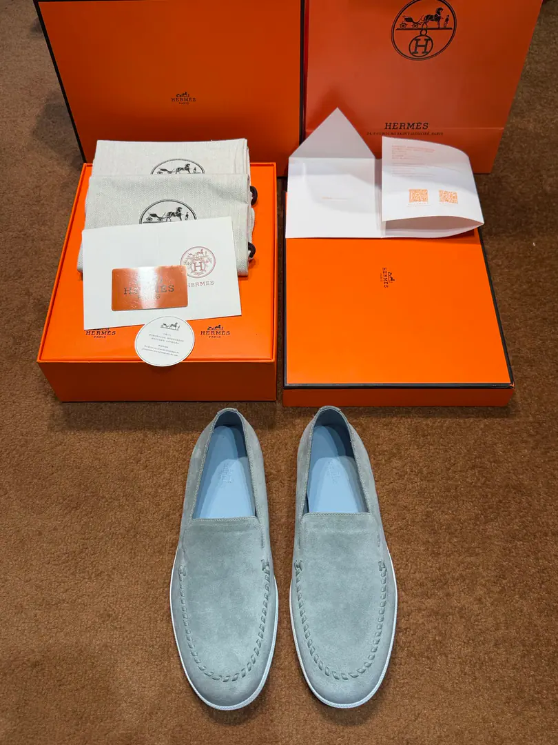 Hermes bouningMen's sneakers.-The bottom of the cow's skin. Original purchase, 1: 1Repeat, That's what you're after. Pipskin and cow-skins.. 😍😍😍 Light Shoe Bottom Decoration Smatch, Make a hundred fashion styles.. ❤️ White rubber soles. Black rubber mooring on front end, Rear-end hurricane ash rubber mooring Hurricane Grey Lamb's inner and inner skin👏👏👏 Size:39-44（38.45.46Do it.） Full package📦