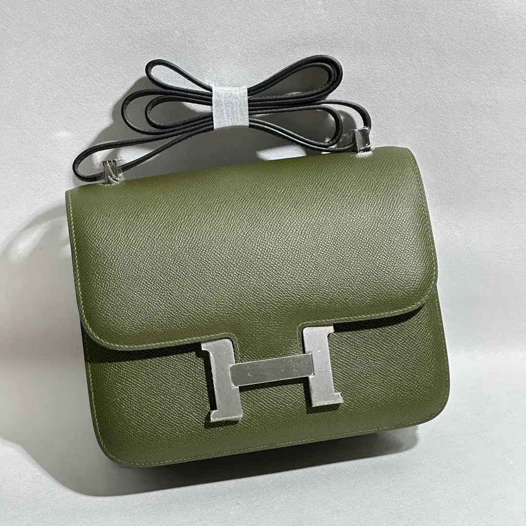 Constance 24#The jungle is green. Silver button. FranceHaasOriginal plantEpsomPee.🐂 The inside sheep.🐑 Hand-sew waxes are all hand-made.🪡 All steel hardware. Current