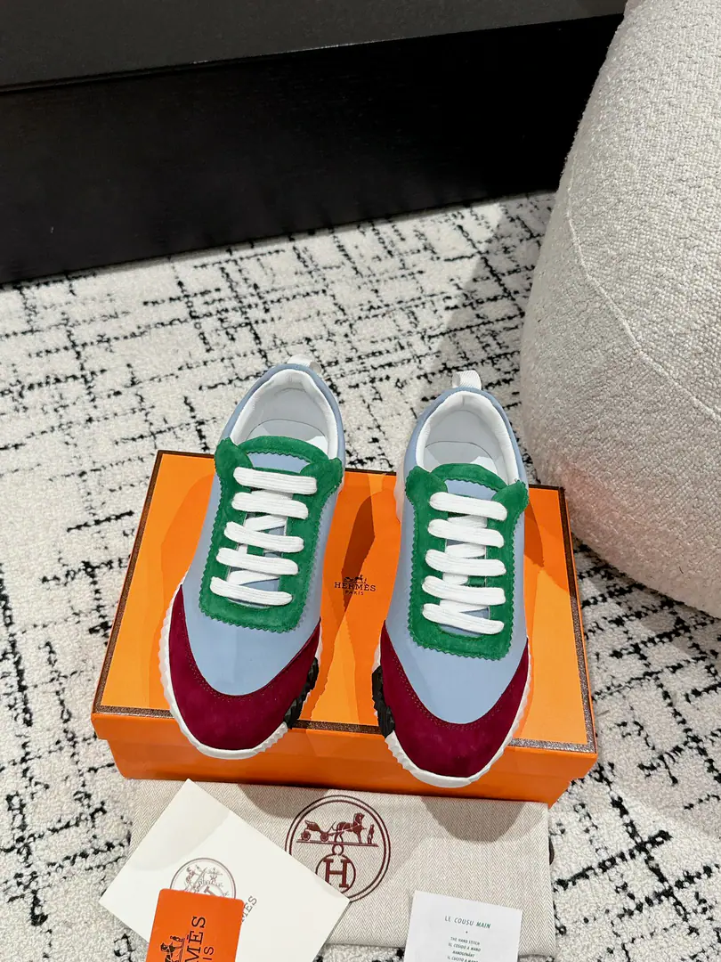 #Top Version Couple money. Hermes I'm in love with you, Max. 24/ fe new arrival~ Autumn and winter money. Bouncing Couples.👫Sports Leisure shoes. The most comfortable shoes in love with horses., No, I don't.1⃣️, It's a nice, light foot., You don't get tired of shopping.👍 Bullskins.+Wire Nice touch., She's beautiful and she's got a lot of clothes., It's light and comfortable. It's so light. Sports and leisure are the two things. Step on it.💩That's great.！ ✔️Fabulous.:Imported cattle skin+Wire ✔️Uchi.:The imported inlet was for silk and sheep. ✔️Otsumi!:AdoptionIP+TPU(Multi-colour Letters)German technology exposure machine seamlessly combined ✔️Size:#35-46(Women40.41Men45.46Do it.) 🎁Top class. Synchronize full packaging