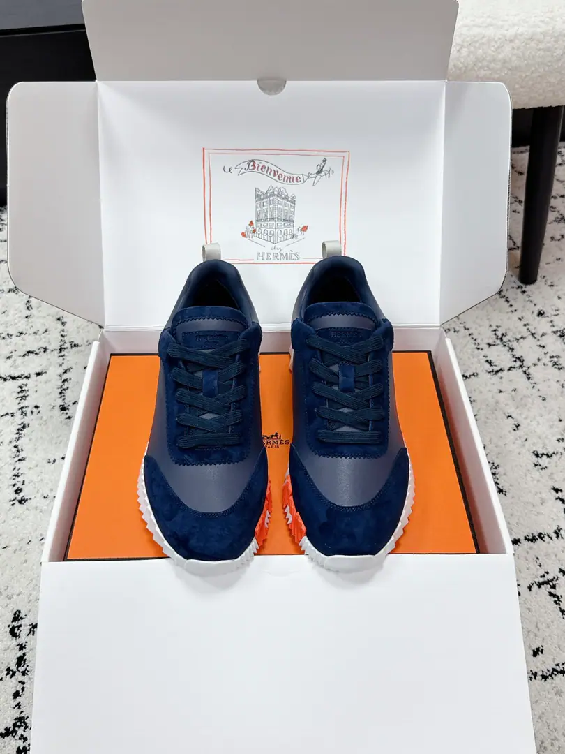 Aircraft box+20 #Requisition of couples Hermes I'm in love with you, Max. 26/ Bouncing Couples. Sports Leisure shoes. Original procurement development Original version one to one. Good stuff is not afraid of late.💗 ❤️Welcome to the comparison of quality material details.🆚 The most comfortable shoes in love with horses., No, I don't.1⃣️, It's a nice, light foot., You don't get tired of shopping.👍Bullskins.+Wire Nice touch., She's beautiful and she's got a lot of clothes., It's light and comfortable. It's so light. Sports and leisure are the two things. Step on it.💩That's great.！ ✔️Fabulous.: Original customized imports of cattle skin/Cow-feat. ✔️Uchi.: The imported inlet was for silk and sheep. ✔️Otsumi!: AdoptionIP+TPU(Multi-colour Letters)German technology exposure machine seamlessly combined ✔️Size: #35-46(Women40.41Men45.46Do it.)
