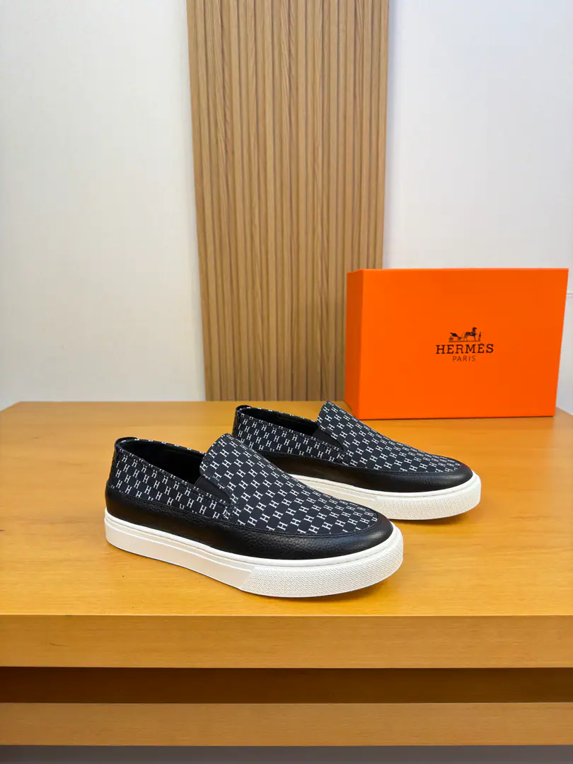 【 HERMES】I'm in love with you, Max. High-end quality Original List·The leisure board shoes are stomping. Shoe.: Original🔝Skin of a stale calf., Shoes..Brand totems. Uchi.: Water-tied cow skin. Otsumi!: Ultra Light OriginalTPR.Rubber. Double-coloured base Super-high-quality control.·- I'm doing a little work.: Highlight(High-end·- How expensive.·Slot) Size: 39-44（38.45.46.Make a reservation.)·H0118