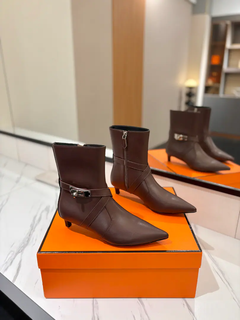 ￼ ￼ Plant price: Hermes🐴- A hot, hot, hot, hot, hot, hot, hot, hot, hot, hot, hot, hot, hot, hot, hot, hot, hot, hot, hot, hot, hot, hot, hot, hot, hot, hot, hot, hot, hot, hot, hot, hot.kelly JumpingThe Knight's boots are a fine-looking cowmaker.!!It's a classic no-no style. It's a pretty thing for anyone. ♡Elegance style, Creating different feelings.！♡♡It's the indispensable boots in your shoe cabinet.！♡♡A simple formula, Market top version♡◆ Materials: Import of sheep Imported cattle skin ◆◆ Uchi., Foot.: Imported cattle skin◆◆ Otsumi!: The Italian skin is a big thing.◆◆ He's tall.: ❹𝙘𝙢 High cover packing ◆ ◢size. ｜35-39（34 40 41 42Custom）◣