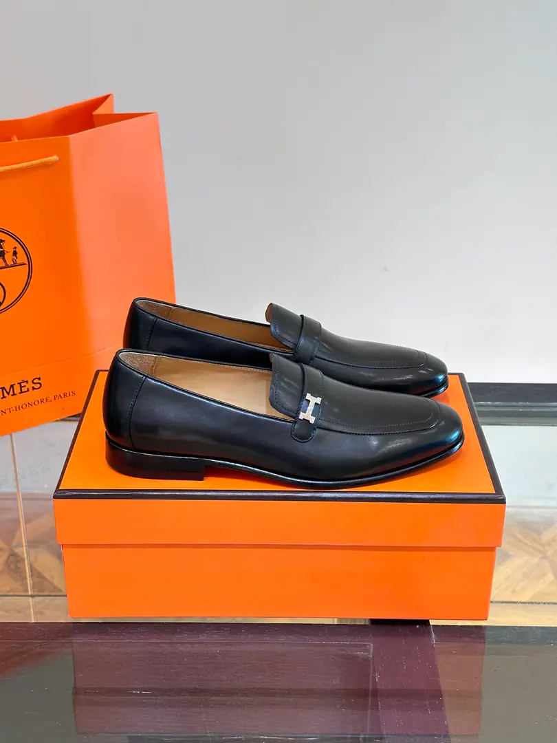 HERMES/ Armathe is a very high-end, very big-ass man with a commercial shoe., Import original cow skin, In the twigs., That's a big import.！Professionally rigorous process, Focus on details, I'm proud of your taste.！ Dollar Size: 39-44（38.45Do it.）
