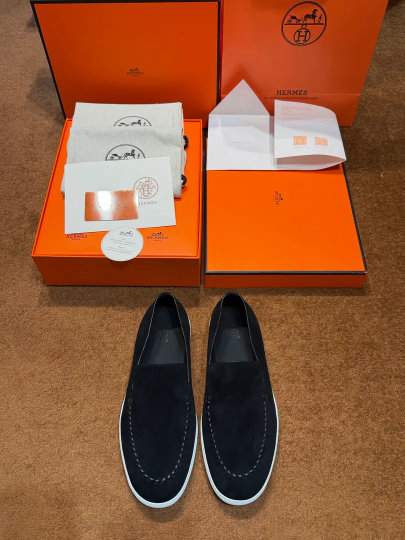 Hermes bouningMen's sneakers.-The bottom of the cow's skin. Original purchase, 1: 1Repeat, That's what you're after. Pipskin and cow-skins.. 😍😍😍 Light Shoe Bottom Decoration Smatch, Make a hundred fashion styles.. ❤️ White rubber soles. Black rubber mooring on front end, Rear-end hurricane ash rubber mooring Hurricane Grey Lamb's inner and inner skin👏👏👏 Size:39-44（38.45.46Do it.） Full package📦