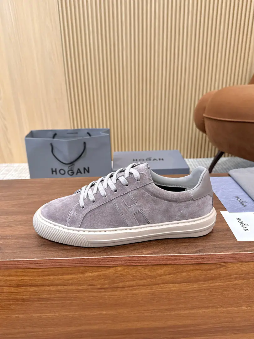 Plant Hogan's new money.HOGAN H Sports and leisure shoes, From90The ice skating movement. Girrit.. The City of the City., I'll put my body on the table., Smart Line, ♪ And so proud ♪ Like, ♪ And the modern city of cooledi. A piece of design package.HLetter, It's a special projection.H, I'm wearing a light shirt., Sports classic leisure shoes. Fabulous., Fly-feather., Bullskins., The soles are so light, they're soaking., The sticker's on the shoe.. Comfortable memory bubbles., Easy to pick., Add a personality to the recreational costumes. 39-44Code（38/45/46You're gonna have to do it or not.）The transmission will blow.………