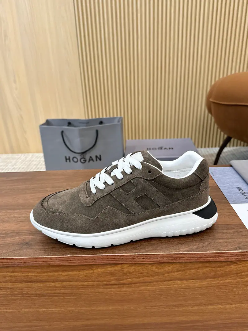 Plant Hogan's new money is fresh., HoganMicrobills, leisure sneakers.HXM3710CRNC Same pair of shoes., Lines are loose The soles are light., The inner end of the memory bubble is light and comfortable., Headstart.. 35-44Code, 45- It's a deal.. The transmission will blow.🔥