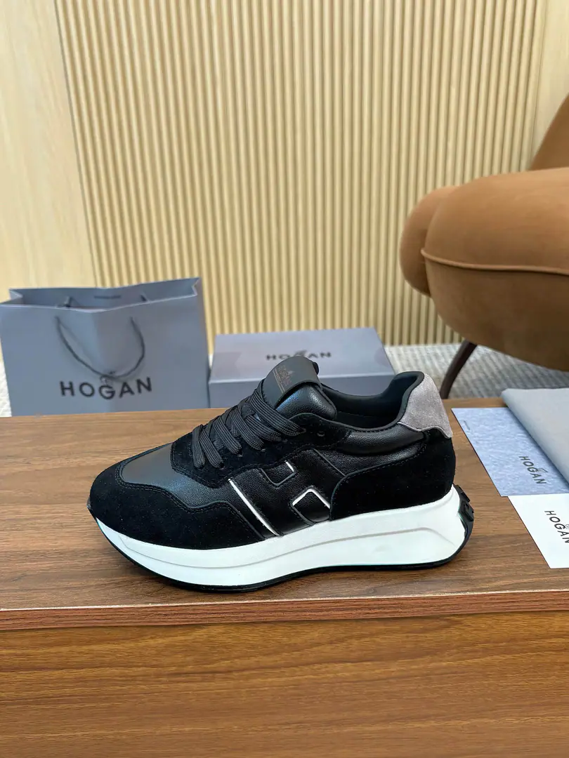 Plant HOGAN·Hogan. New transfer will blow. H-STRIPESA series of couple-skinned old dad's sneakers and leisure sports shoes.. Top Version🔝Original purchase development for sale👍🏻 This sectionH-STRIPESThe series of sneakers were designed to increase their impact in a high-balled depth., It's a new life for the whole shoe., ♪ The shuttle is a dream ♪, - Get the focus., And the modernity of the city.. 🤩 💜Fabulous.: Original custom-made imported cattle leather material 💛Uchi.: In original cow skin. 💚Shoes under the sole.: The only one who's got a very light model is a very high-weight bullet material. ❤️Bottom: NYO4.5cm 🤍Codes: Women35-45