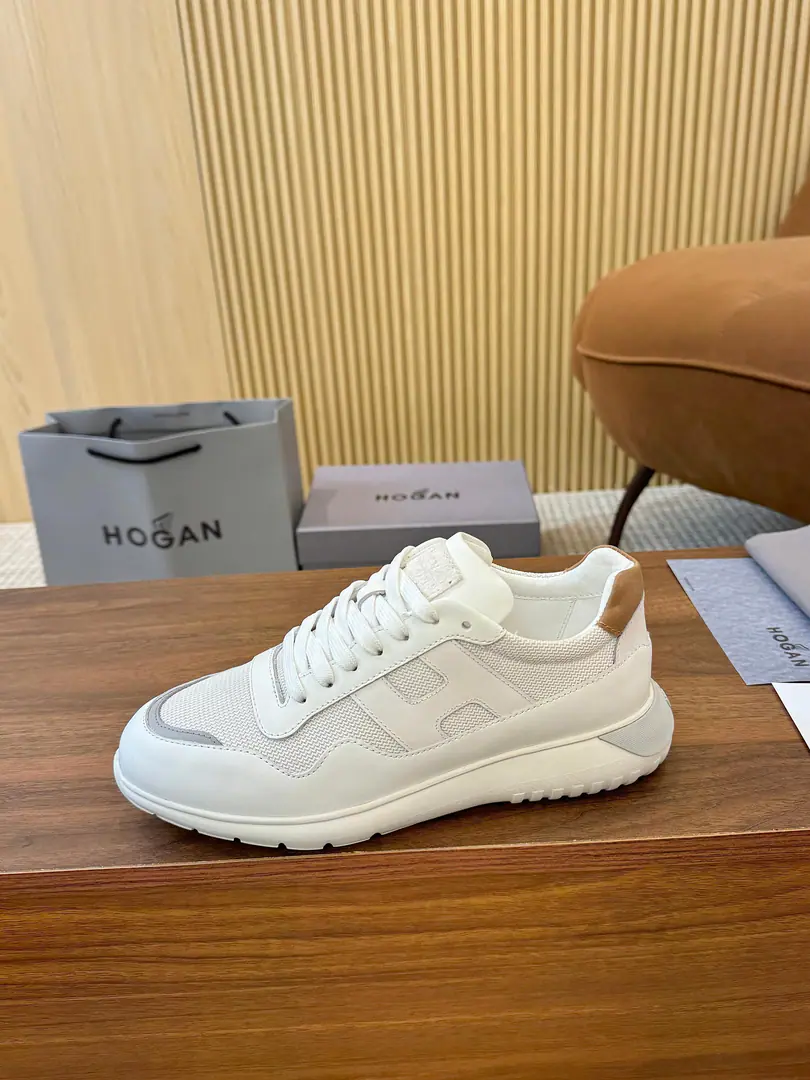 Get out of the factory. Hogan's new money is fresh., HoganMicrobills, leisure sneakers.HXM3710CRNC Same pair of shoes., Lines are loose The soles are light., The inner end of the memory bubble is light and comfortable., Headstart.. 35-44Code, 45- It's a deal.. The transmission will blow.……