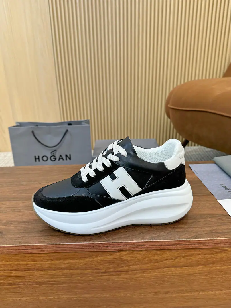 Plant Hogan's new money., One-to-one., HOGAN Chunky H The series is a fine set., ♪ Shining a promise ♪, Show a new wave of shape, He's a very good man and a very good man., Tell me about the newest thing in the world., It's modern., Trigger multi-faceted inspiration.. This sported shoe is made of a velvet skin of a napa., New sense of movement., Shoe-side line round, Sides are biggerHLetter, It's a very good job., The inner end of the memory bubble is light and comfortable.. 35-44
