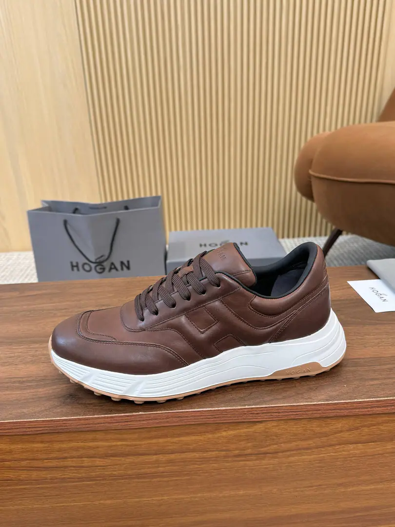 Plant HOGAN·Hogan. 2026New transfer will blow. H-STRIPESA series of couple-skinned old dad's sneakers and leisure sports shoes.. Top Version🔝Original purchase development for sale👍🏻 This sectionH-STRIPESThe series of sneakers were designed to increase their impact in a high-balled depth., It's a new life for the whole shoe., ♪ The shuttle is a dream ♪, - Get the focus., And the modernity of the city.. 🤩 💜Fabulous.: Original custom-made imported cattle leather material 💛Uchi.: In original cow skin. 💚Shoes under the sole.: The only one who's got a very light model is a very high-weight bullet material. ❤️Bottom: NYO4.5cm 🤍Codes: Women36-44, （35/45/46You're gonna have to do it or not.）