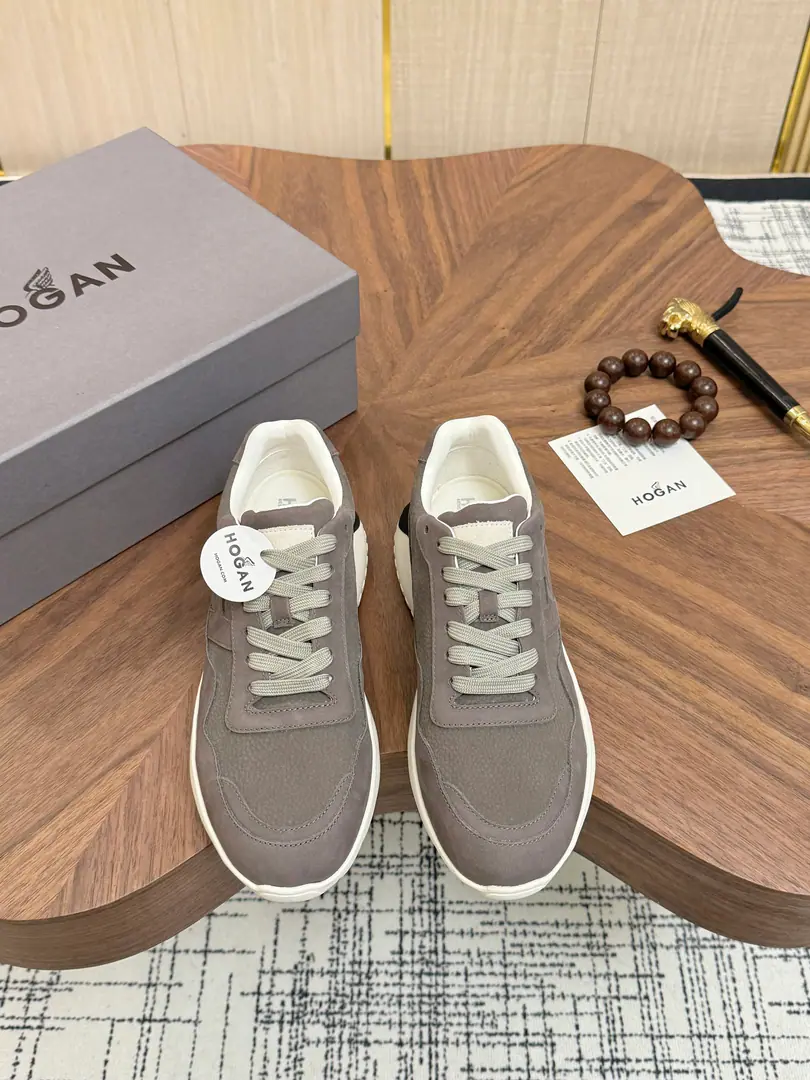 Get out of the factory. Hogan's new money is fresh., HoganMicrobills, leisure sneakers.HXM3710CRNC Same pair of shoes., Lines are loose The soles are light., The inner end of the memory bubble is light and comfortable., Headstart.. 35-44Code, 45- It's a deal.. The transmission will blow.……